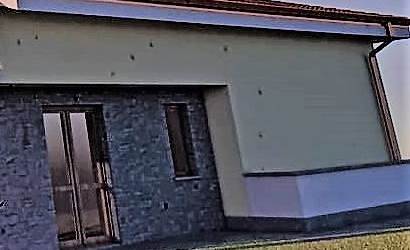 PINEROLO pressi-struttura casa 4 lati con giardino