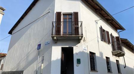 PINEROLO fraz. Riva centro, CASALE D'EPOCA libero sui 4 LATI